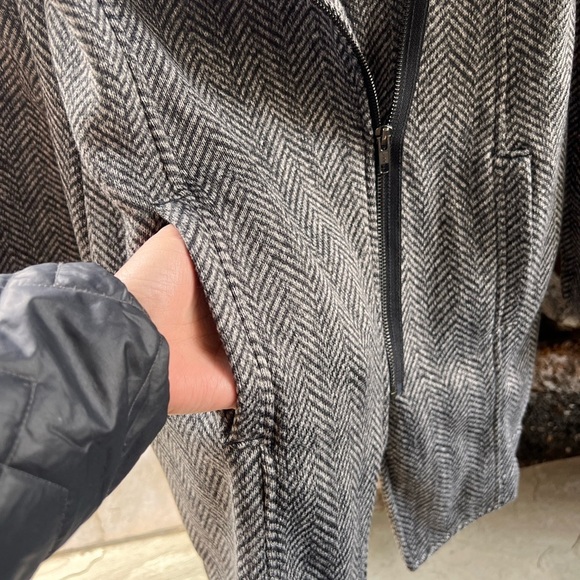 Banana Republic Gray Herringbone Long Coat Small - Picture 3 of 6